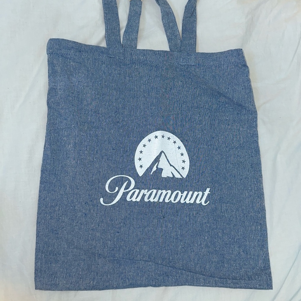 Paramount tote